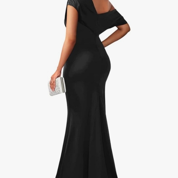 Sexy evening dress with ruching. - Picture 2 of 7